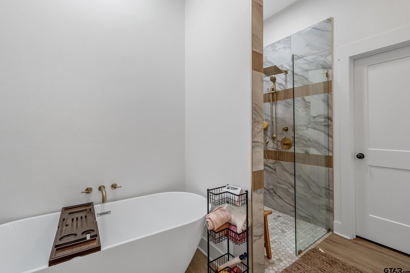 Exceptional waterfront retreat built in 2024 and perfectly - photo 22