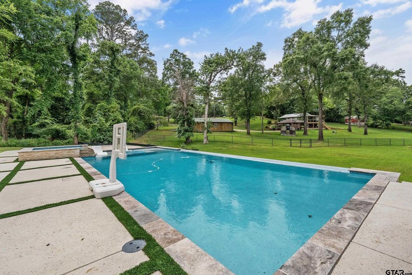 Exceptional waterfront retreat built in 2024 and perfectly - photo 36