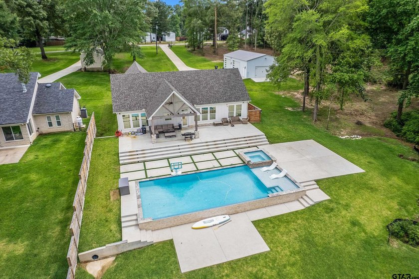 Exceptional waterfront retreat built in 2024 and perfectly - photo 40