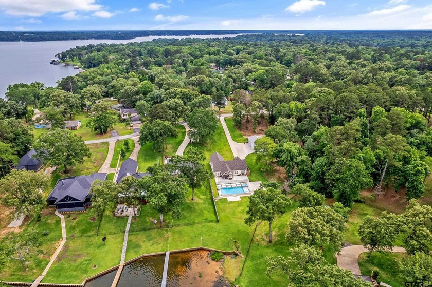 Exceptional waterfront retreat built in 2024 and perfectly - photo 42