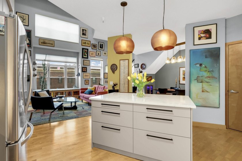 Spectacular 2-story condo offering style, comfort and space! - photo 15