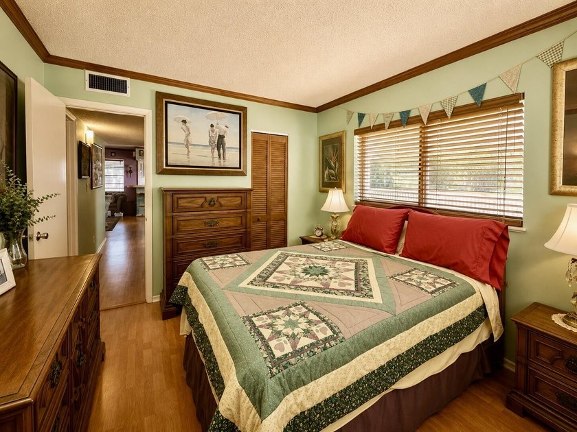 Charming corner-unit condo offering over 1,000 sq. ft. of living - photo 21