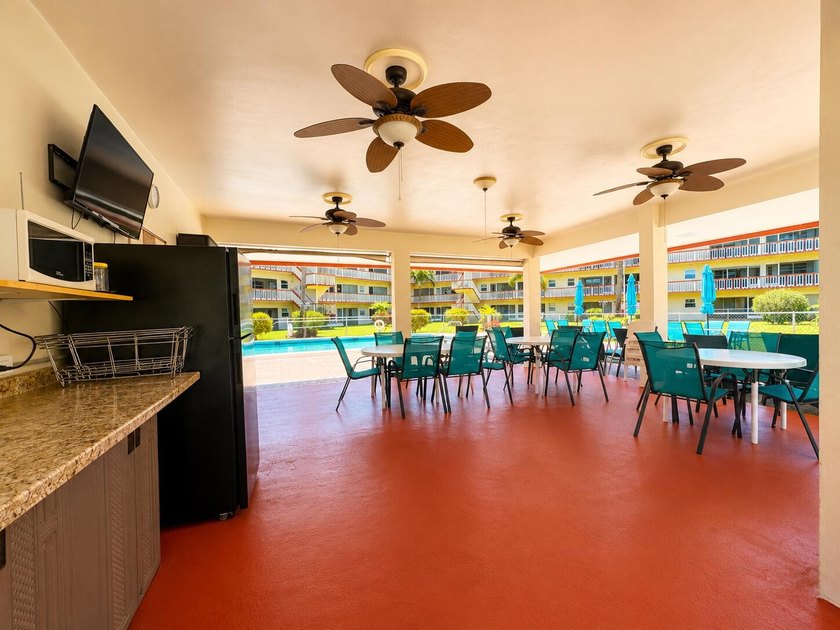 Charming corner-unit condo offering over 1,000 sq. ft. of living - photo 27