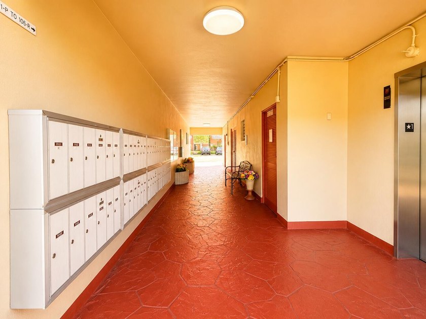 Charming corner-unit condo offering over 1,000 sq. ft. of living - photo 34