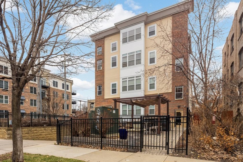 Spectacular 2-story condo offering style, comfort and space! - photo 36