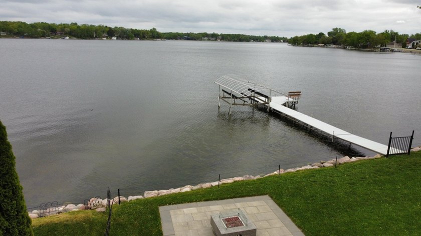 Luxury lake living on beautiful Tichigan Lake with 65' of prime - photo 2