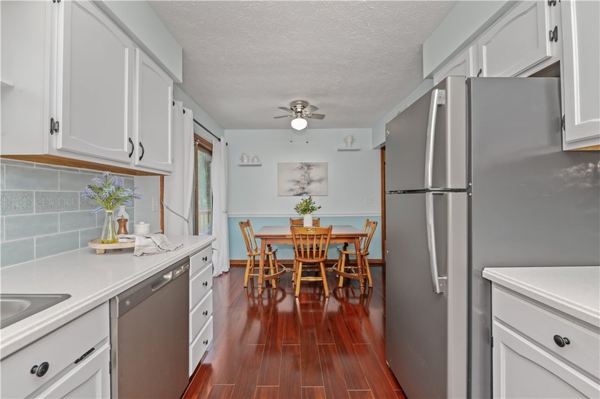 Meticulously maintained and move-in ready, this stunning - photo 19