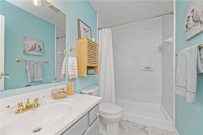 Meticulously maintained and move-in ready, this stunning - photo 26