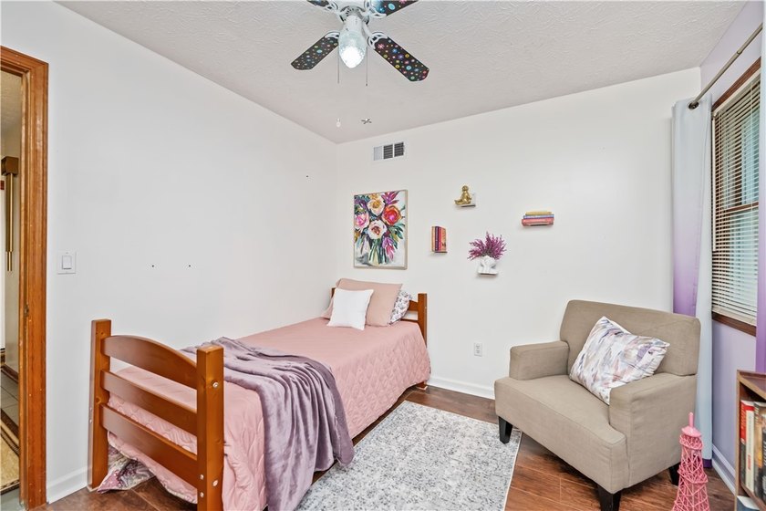 Meticulously maintained and move-in ready, this stunning - photo 27