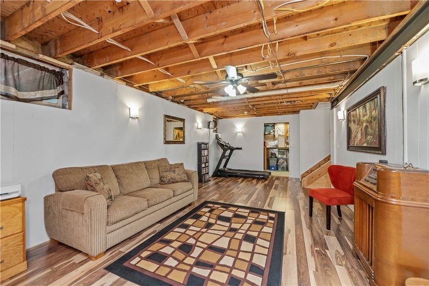 Meticulously maintained and move-in ready, this stunning - photo 31
