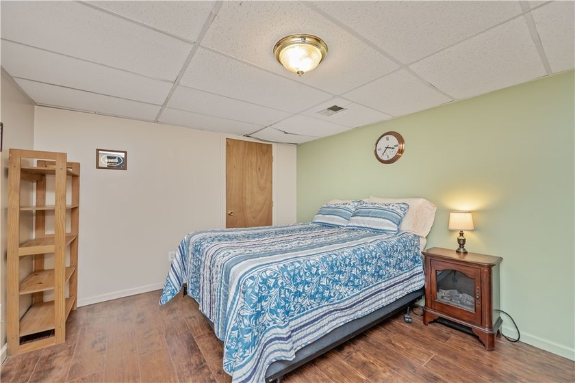Meticulously maintained and move-in ready, this stunning - photo 33