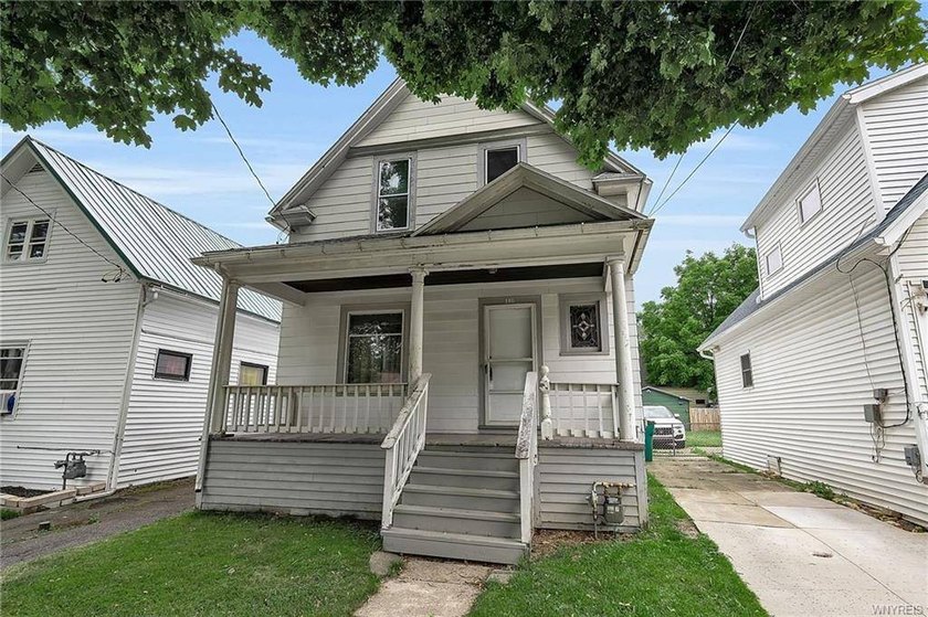 Opportunity awaits in the City of Buffalo! This spacious 2-story - photo 3