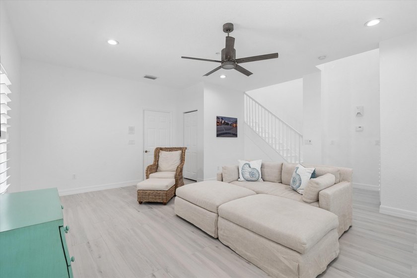 Desirable DOWNTOWN location, 2 blocks from Pineapple Grove &amp; 3 - photo 18