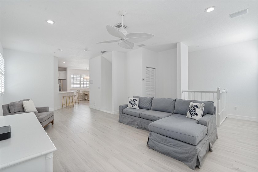 Desirable DOWNTOWN location, 2 blocks from Pineapple Grove &amp; 3 - photo 23