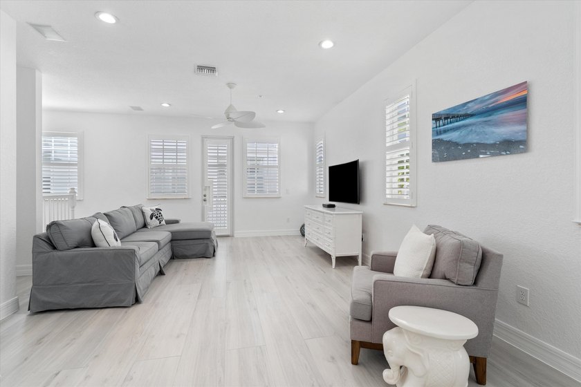 Desirable DOWNTOWN location, 2 blocks from Pineapple Grove &amp; 3 - photo 24