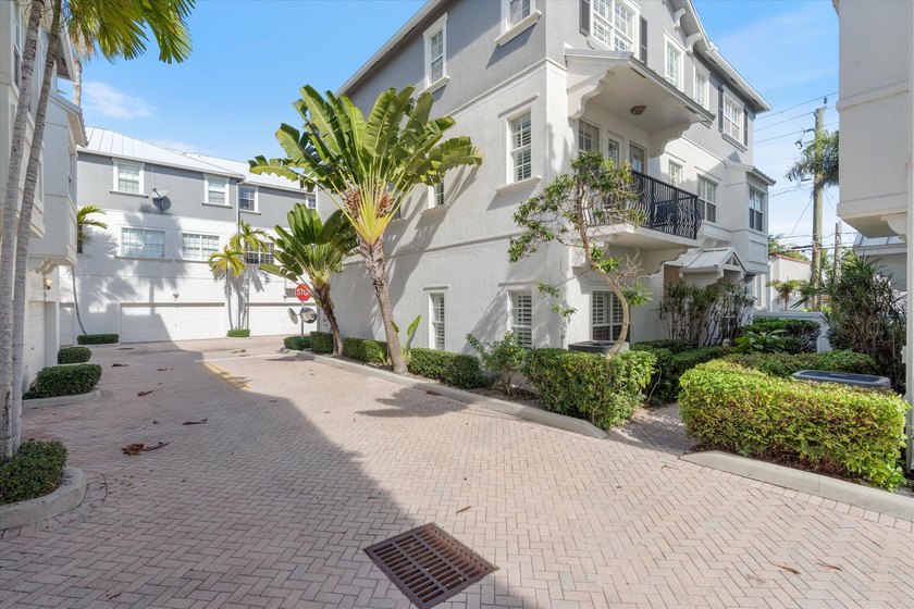 Desirable DOWNTOWN location, 2 blocks from Pineapple Grove &amp; 3 - photo 26