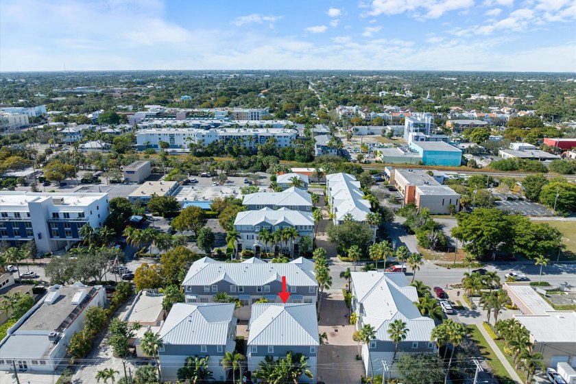Desirable DOWNTOWN location, 2 blocks from Pineapple Grove &amp; 3 - photo 32