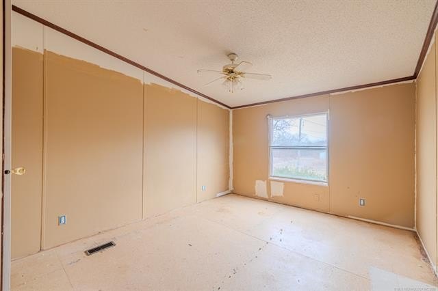Big double wide with 2280 SF. on 10 fenced acres with utilities - photo 38