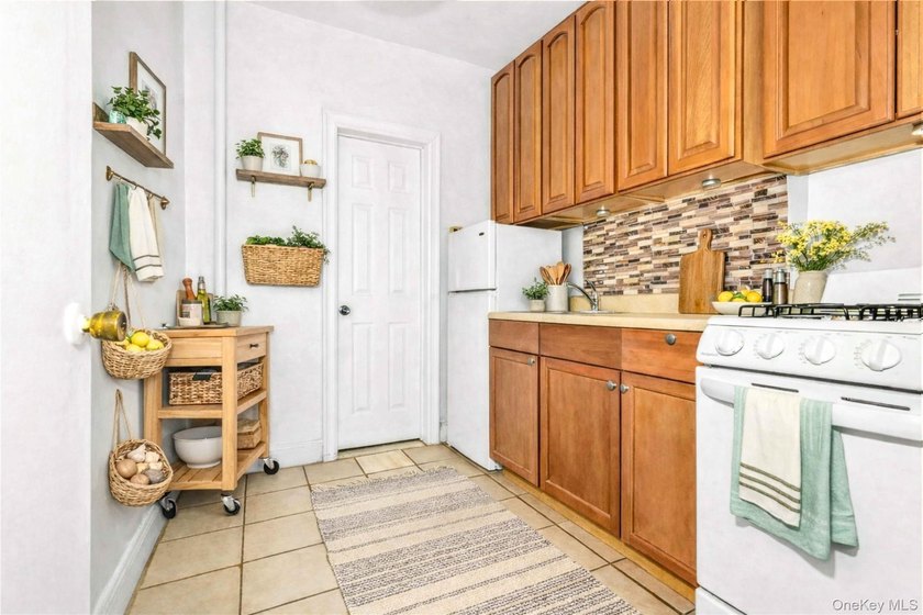 Welcome to Residence 2A at 211 East 88th Street - a charming - photo 4