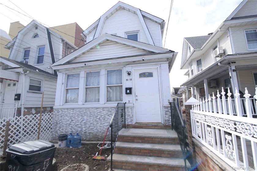 **Location! Location! Location!** This newly renovated large - photo 2