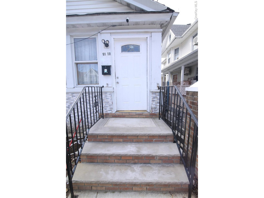 **Location! Location! Location!** This newly renovated large - photo 8