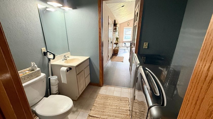 Beautiful country home with deeded access to Lake Nokomis - photo 17