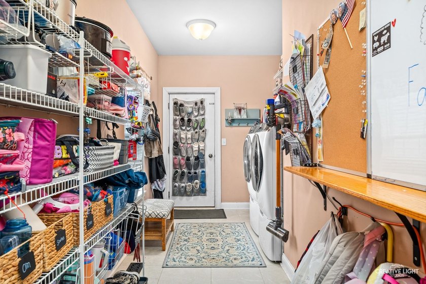 Welcome to your dream home! This beautifully updated 5-bedroom - photo 12