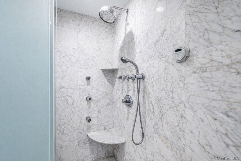 A rare opportunity to own a truly exceptional, fully detached - photo 13