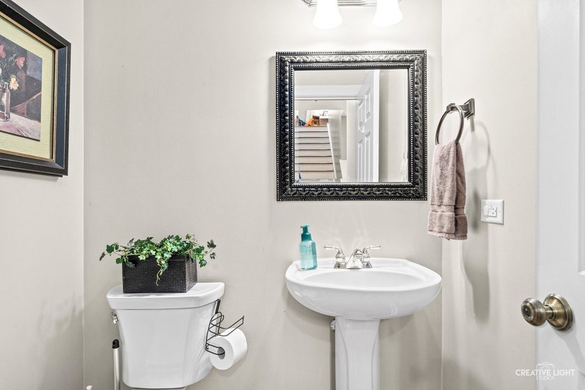 Welcome to your dream home! This beautifully updated 5-bedroom - photo 13