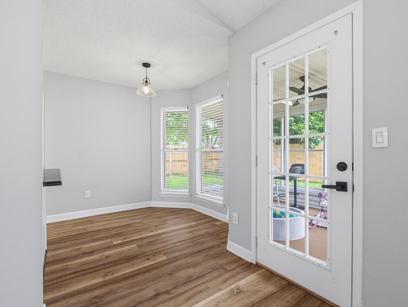 1565 Meadowbrook Ct brings together comfort, convenience, and - photo 14