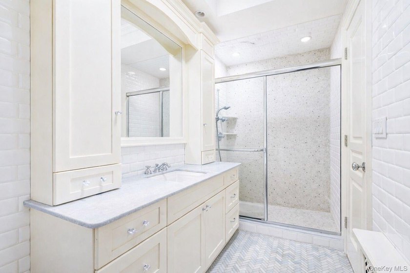 A rare opportunity to own a truly exceptional, fully detached - photo 15