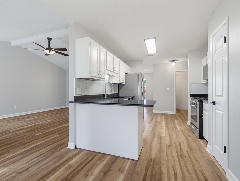 1565 Meadowbrook Ct brings together comfort, convenience, and - photo 17
