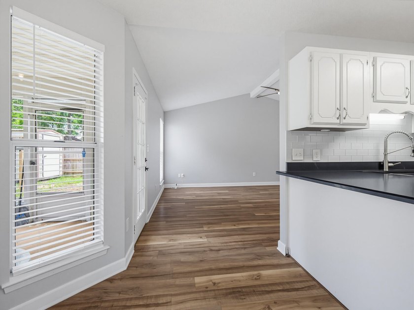 1565 Meadowbrook Ct brings together comfort, convenience, and - photo 18