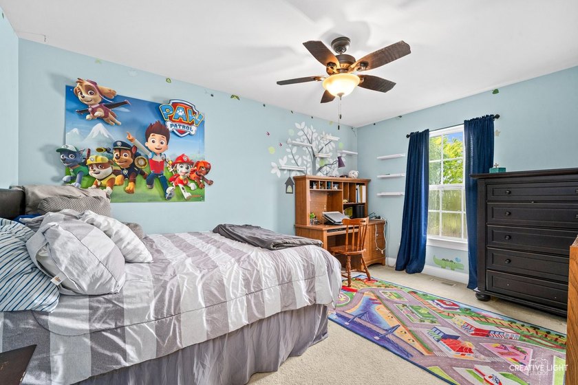 Welcome to your dream home! This beautifully updated 5-bedroom - photo 18