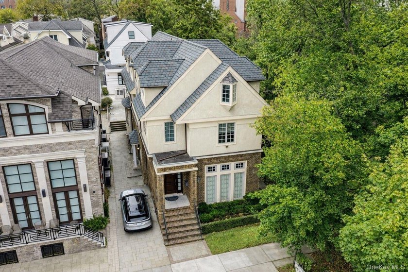 A rare opportunity to own a truly exceptional, fully detached - photo 19