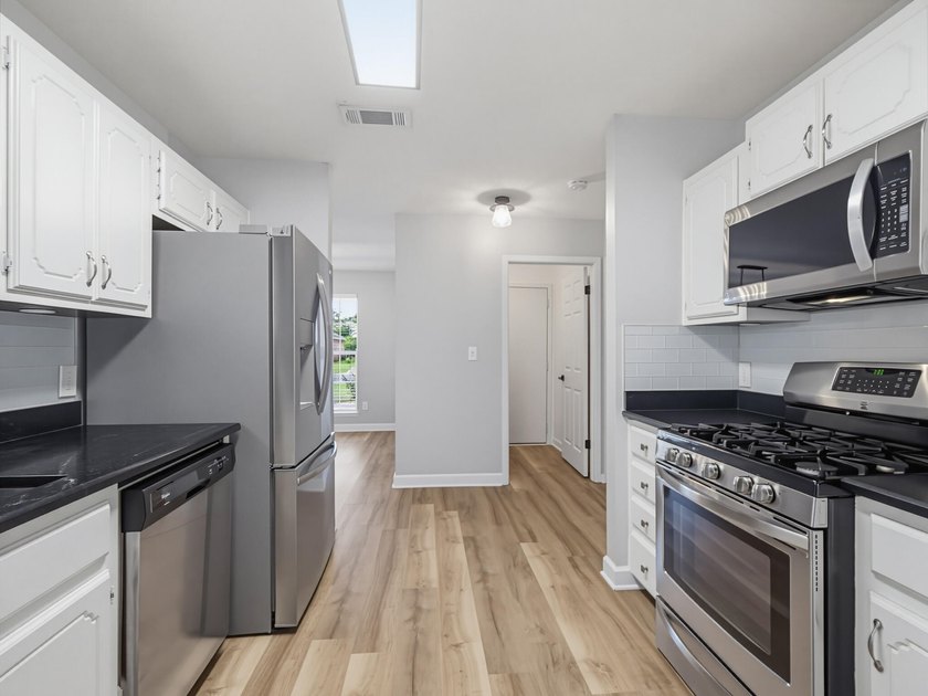 1565 Meadowbrook Ct brings together comfort, convenience, and - photo 20