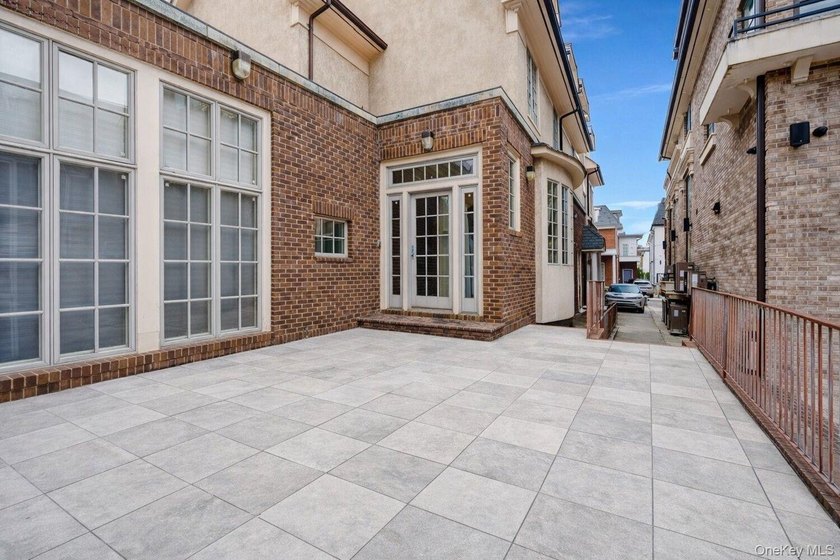 A rare opportunity to own a truly exceptional, fully detached - photo 20