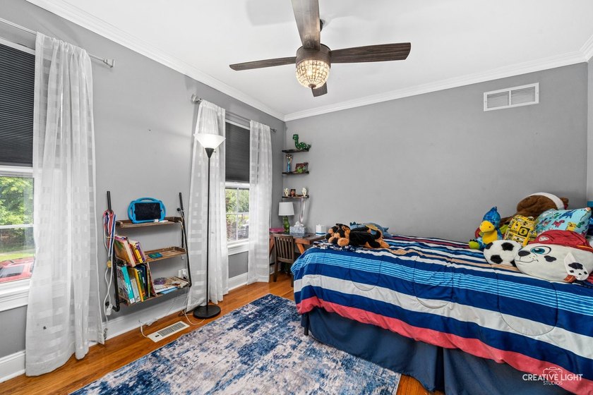 Welcome to your dream home! This beautifully updated 5-bedroom - photo 20