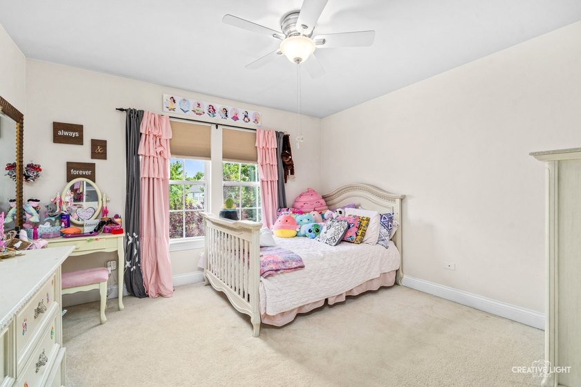 Welcome to your dream home! This beautifully updated 5-bedroom - photo 21