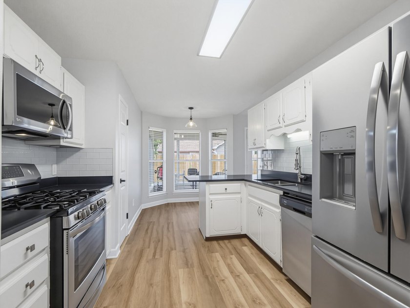 1565 Meadowbrook Ct brings together comfort, convenience, and - photo 22