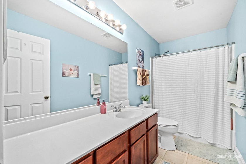 Welcome to your dream home! This beautifully updated 5-bedroom - photo 22