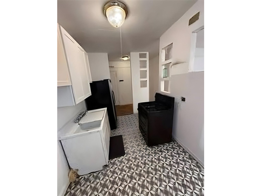 A Bright 1-bed located on the second floor , 1-bath co-op with - photo 5