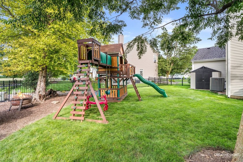 Welcome to your dream home! This beautifully updated 5-bedroom - photo 29