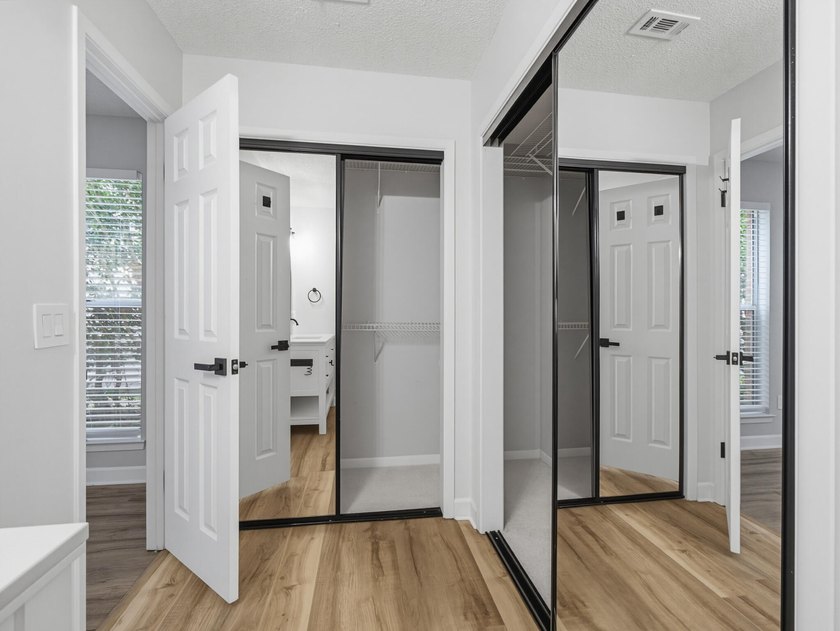 1565 Meadowbrook Ct brings together comfort, convenience, and - photo 34