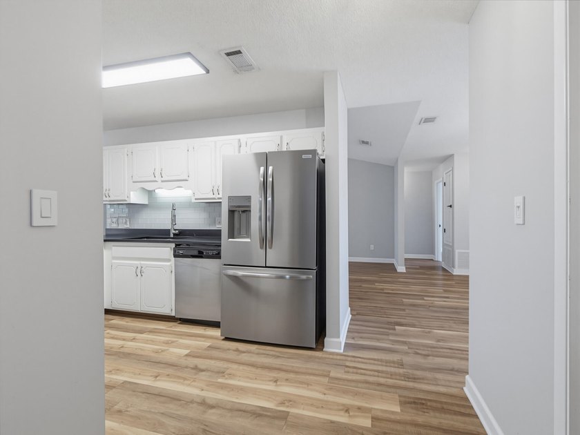 1565 Meadowbrook Ct brings together comfort, convenience, and - photo 36