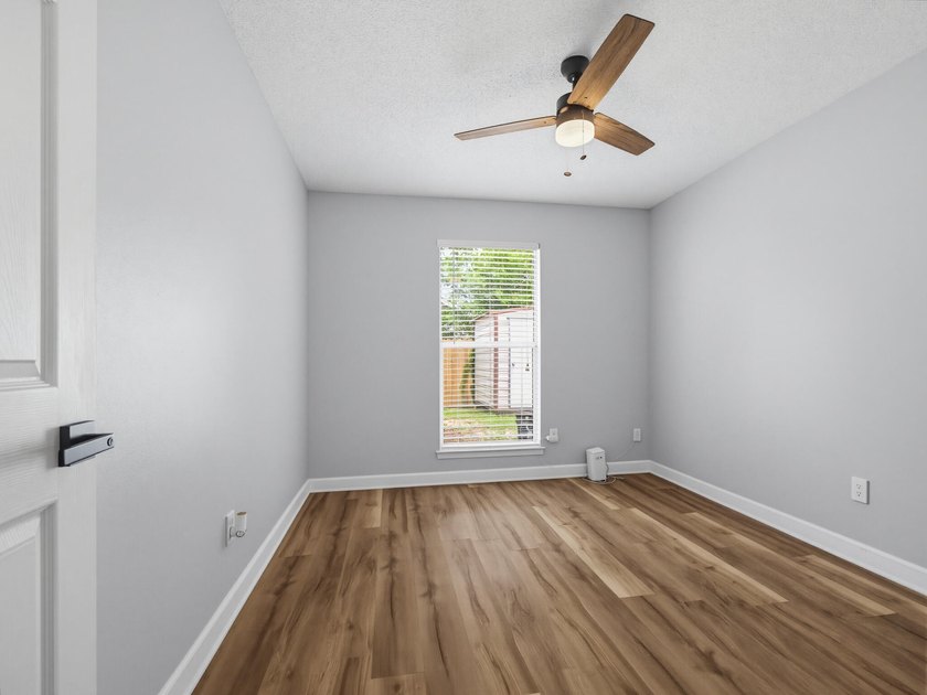 1565 Meadowbrook Ct brings together comfort, convenience, and - photo 47