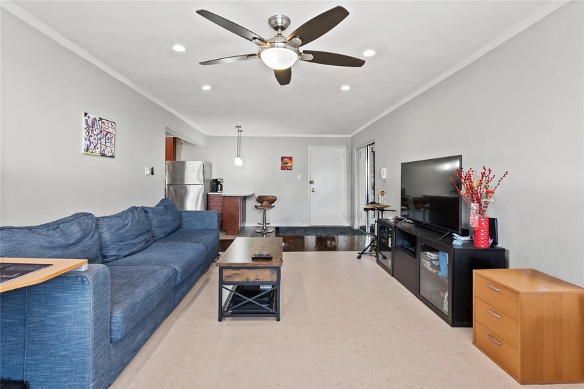 Charming One-Bedroom Oasis in Forest Hills This beautifully - photo 3