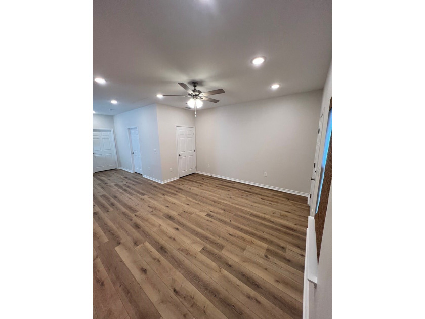 Beautiful 2022-Built Townhome in Gated community. This - photo 3