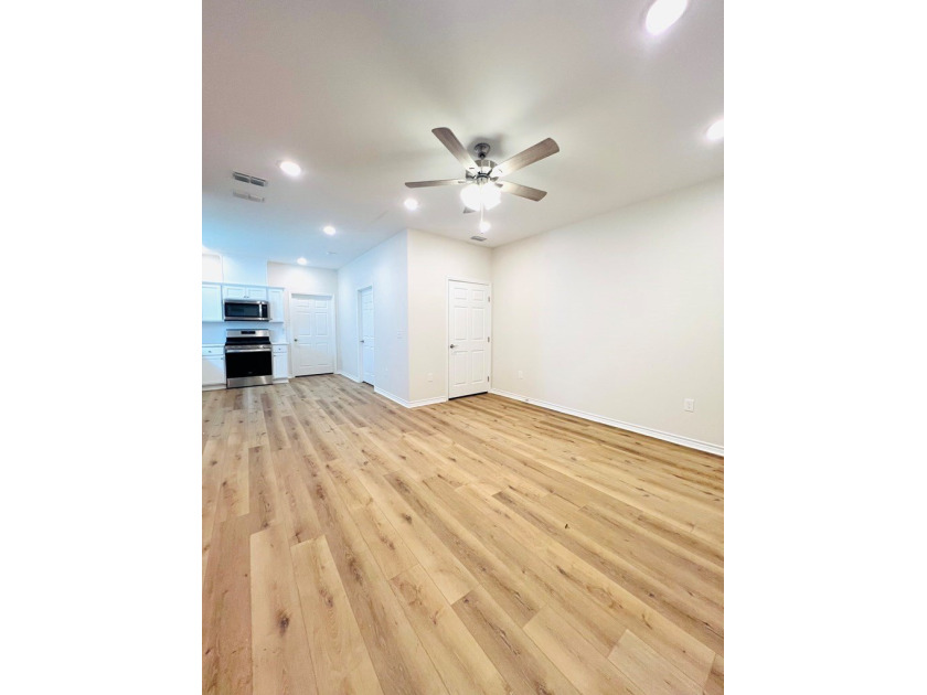 Beautiful 2022-Built Townhome in Gated community. This - photo 4