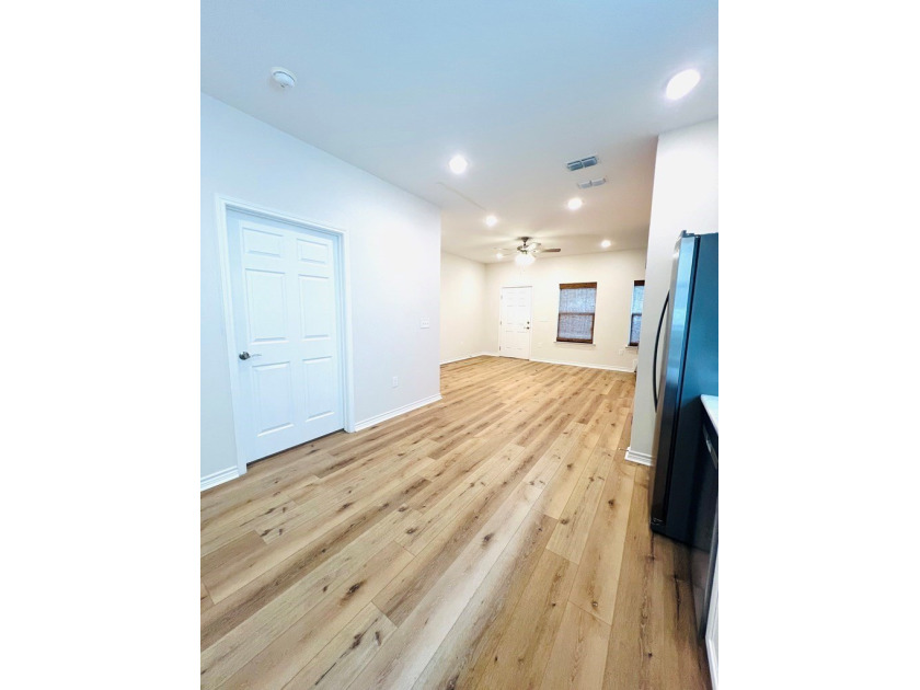 Beautiful 2022-Built Townhome in Gated community. This - photo 7